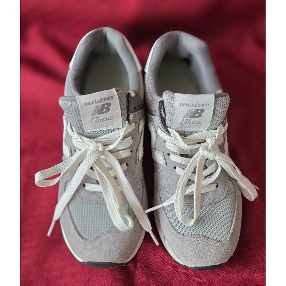 New Balance 574‎ Core Nimbus Cloud Gray & White Size 8 Women / Size 6.5 Men US